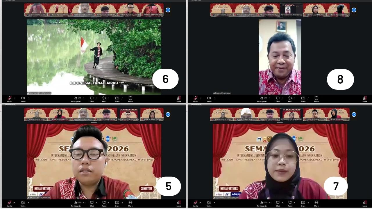 Keterangan : Gambar 5 Pembacaan Doa oleh Saudara Muhammad Irham Auladani, Gambar 6 Menyanyikan Lagu Indonesia Raya dan Hymne Udinus, Gambar 7 Laporan Ketua Pelaksana oleh Saudari Azhar Lovamina Saputri, Gambar 8 Sambutan Kaprodi D-3 Rekam Medis dan Inform